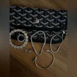 Costume jewelry pieces - 1 ring - 4 bracelets-1 pair of earrings 🎩🎩🎩